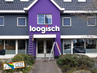 Verlichte Led doosletters op de gevel